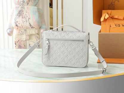 LV Pochette Metis Handbag