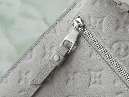 LV Pochette Metis Handbag
