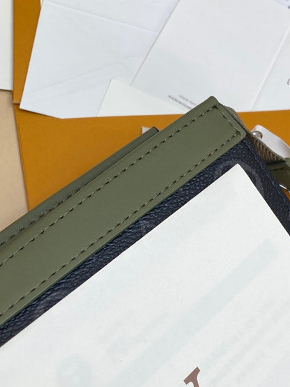LV Pochette Voyage Clutch